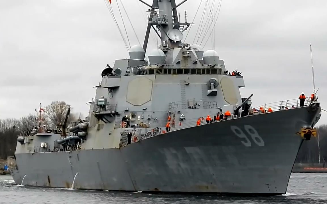 美国海军阿利伯克级驱逐舰flightⅡa型福雷斯特谢尔曼号ddg98完成补给