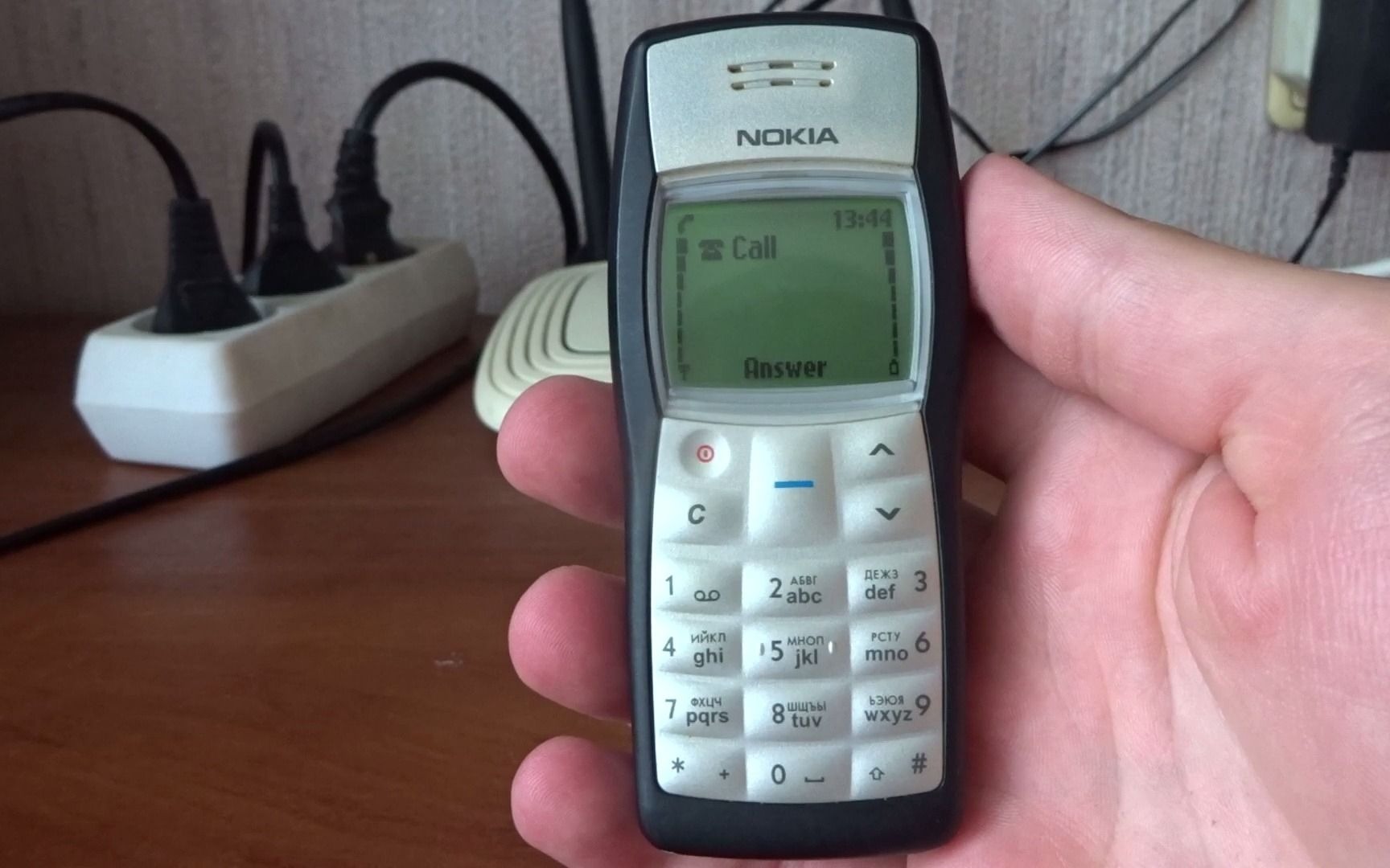 [图]Nokia 1100 (RH-18) incoming call