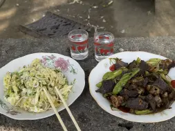 下载视频: 十块钱一荤一素两杯小酒，农村大集物价感人