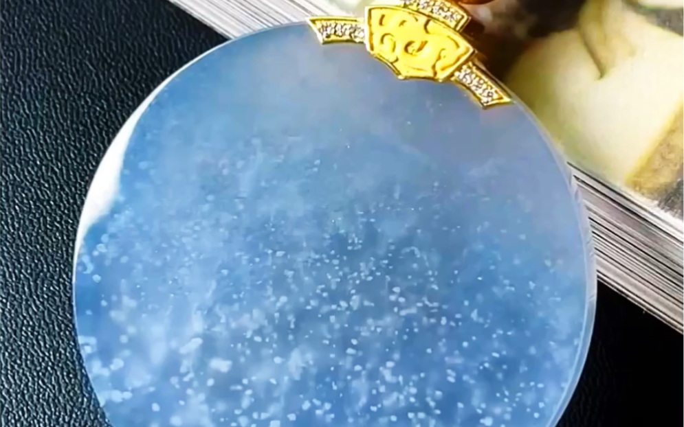 这雪花棉的料子想过雕人物,也想过雕山水,可却一直没想好具体的题材!