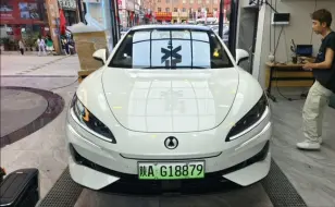 Descargar video: 腾势Z9GT 混动MAX白色：代客泊车、底盘展示及大白首次受伤