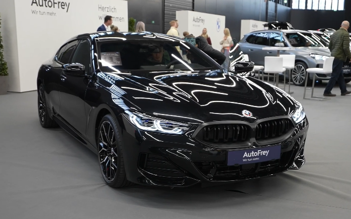 2023新款宝马8系四门轿跑 外观和内饰细节