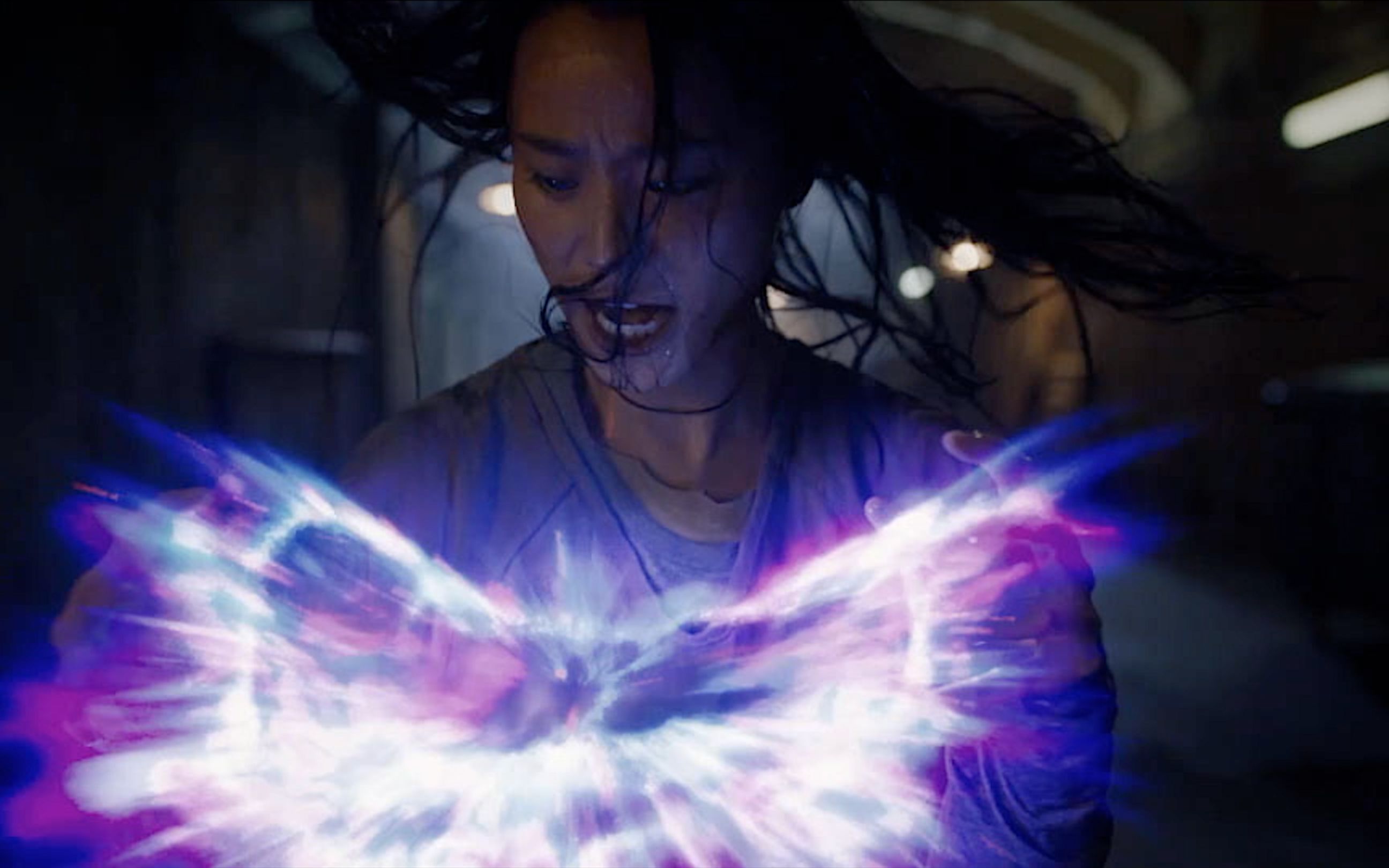 在帮助变种人"闪烁"逃跑时,万磁王女儿北极星被抓,"交食"中枪_哔哩