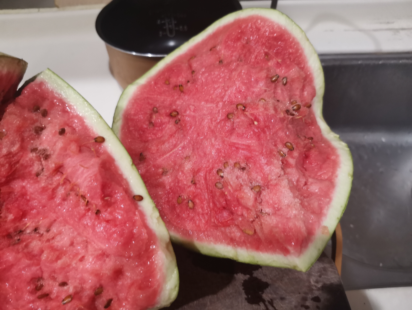 夏日炎炎,熟透的西瓜来一份!清爽解渴,心情舒畅!