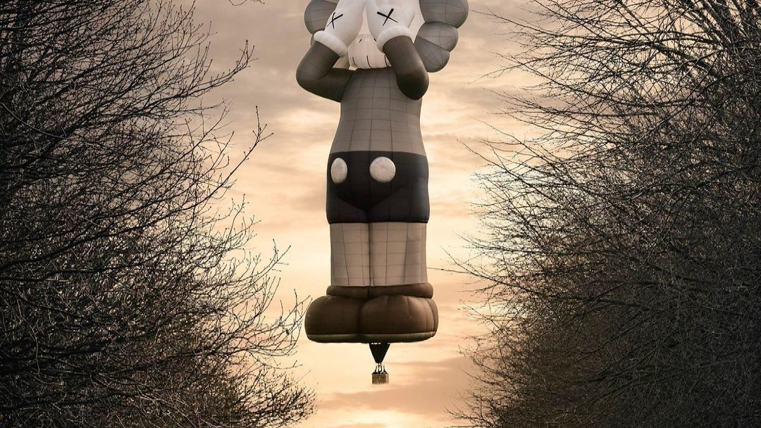 《kaws:holiday》