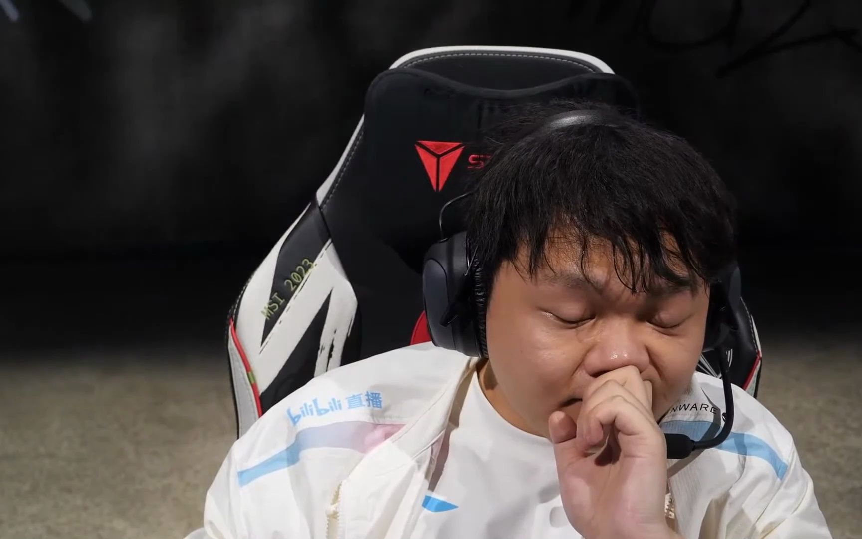 jdg战胜blg夺冠众生相:牙膏落寞,knight和369拥抱庆祝