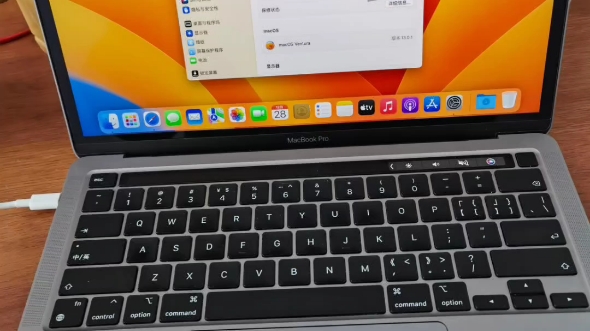 2020款MacBook Pro M1成色98新,8+256外观无划痕无磕碰,,正常使用痕迹 8+256G,深空灰,带touchbar,音质 充电器,数据线哔哩哔哩bilibili