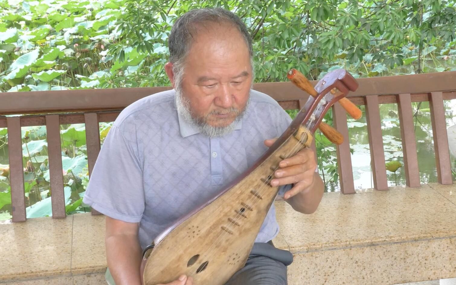 [图]《铁道游击队》主题曲《弹起我心爱的土琵琶》，回味经典，好听极了！