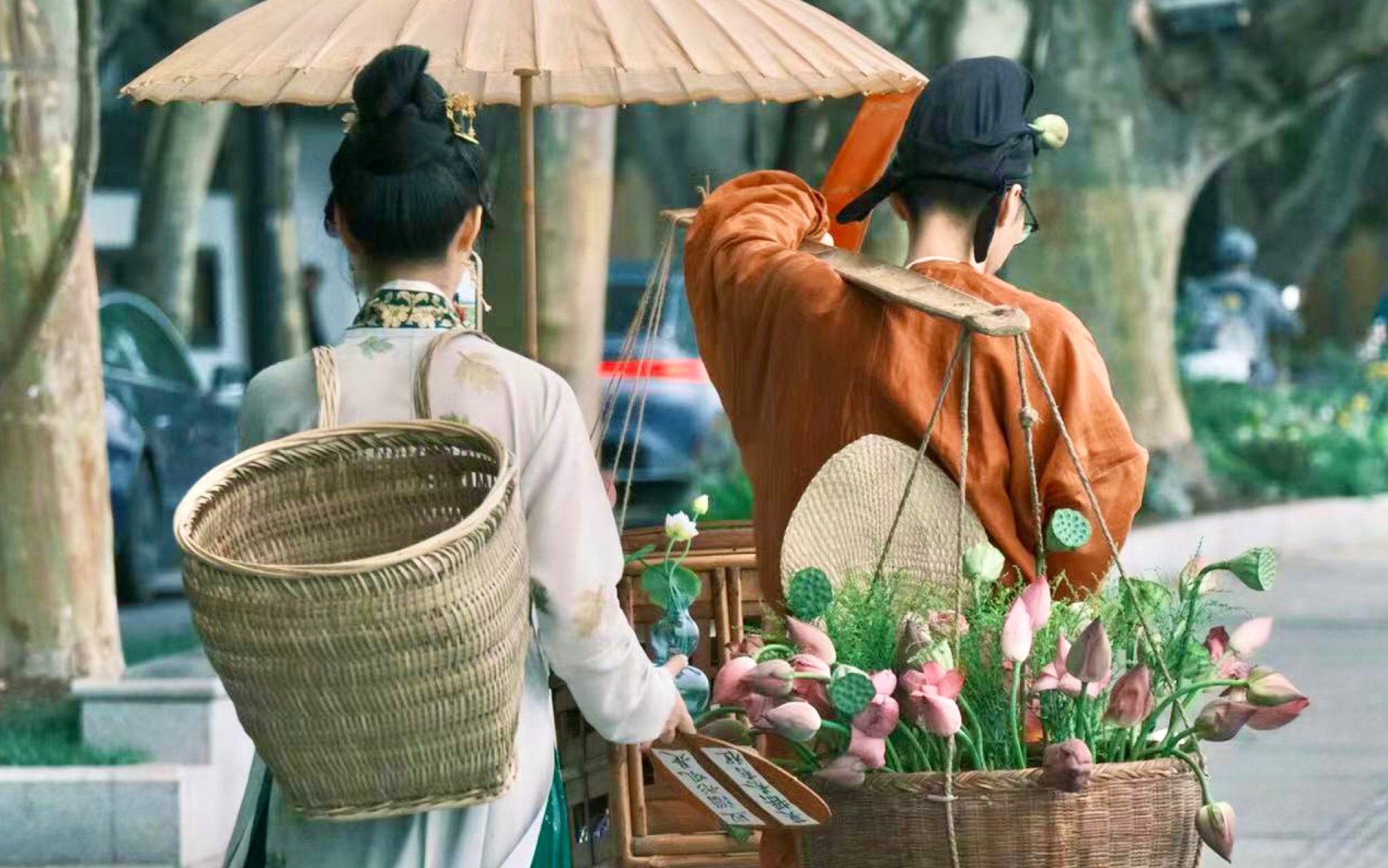 中国人才懂的浪漫?揭秘"西湖卖花郎"背后的真相