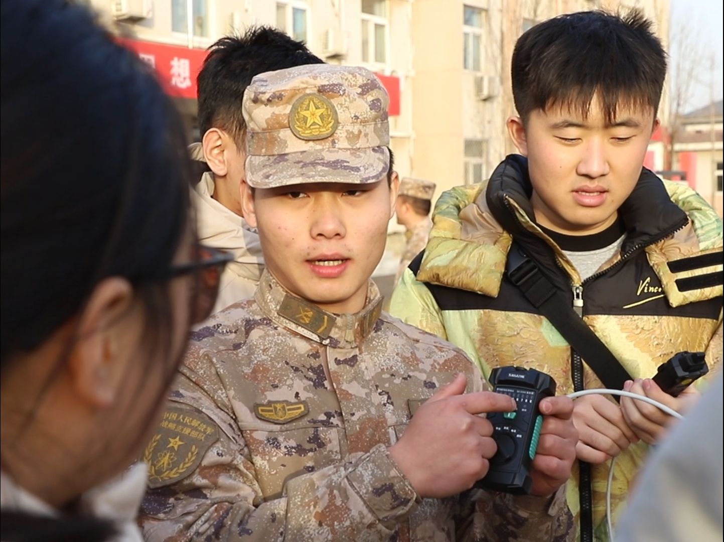 清华大学24名师生来到某通信兵部队开展“笃学践行 强国有我”参观见学活动(毕峰 徐弘源 杨搏豪 赵万泽)哔哩哔哩bilibili