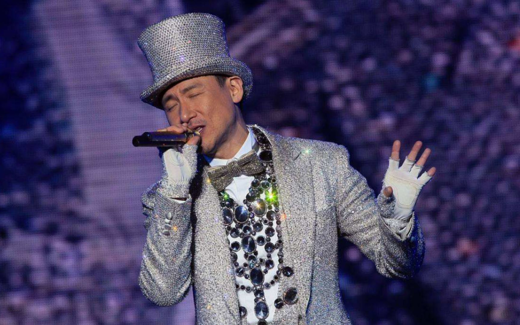 张学友澳门演唱会vip视角来了,穿皮裤甩胯状态亢奋,越活越年轻