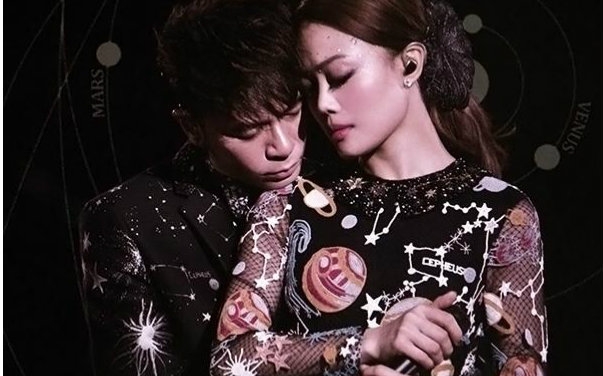 [图]容祖儿&李克勤演唱会Live（2015）Joey Yung & Hacken Lee Concert L