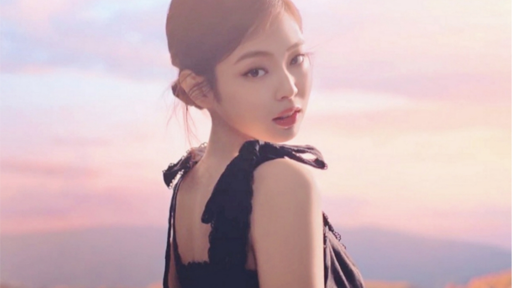 [图]【Blackpink Jennie】PB开箱【韩站into black 1st photobook】PB控真的不要错过！！绝美内页！！！！