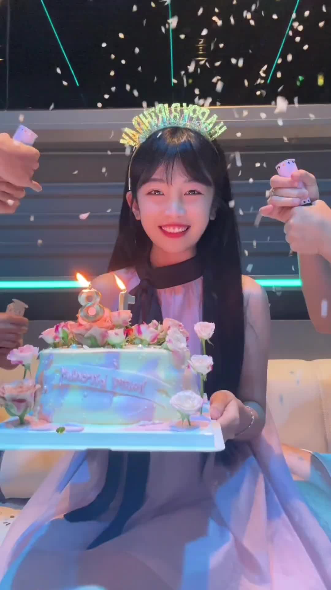 祝我81岁生日快乐50岁依然保持好状态生日拍照陈逗逗