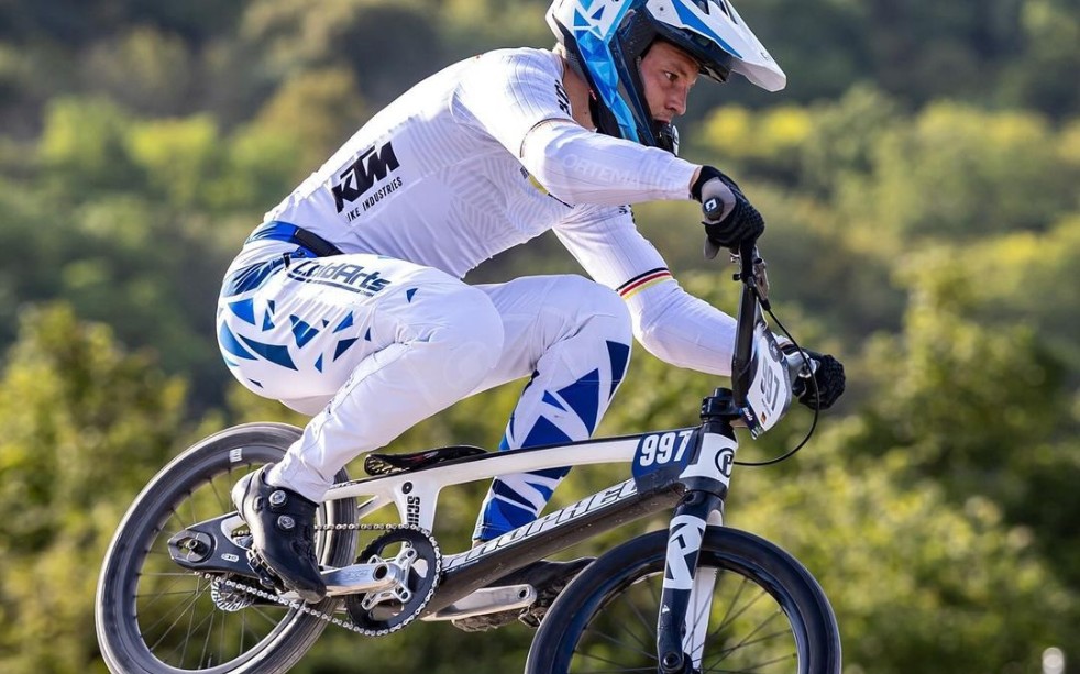 bmx小轮车 #儿童bmx #泵道 #极限运动 #泥地竞速