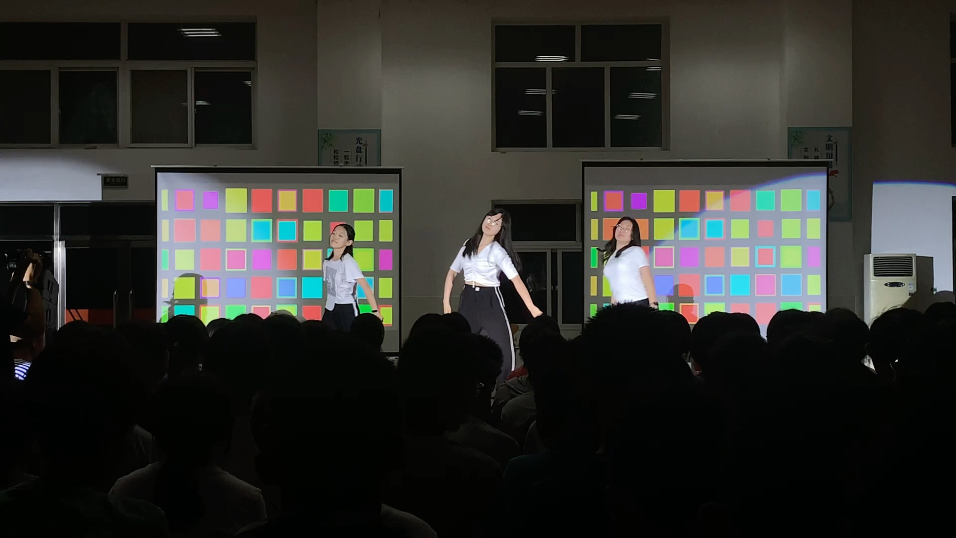 [图]北京十一学校 军训汇演 Not Shy+Energetic+don’t know what to do 翻跳