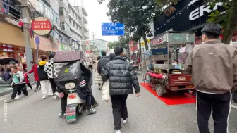 Video herunterladen: 热闹非凡的江西第一县丰城市