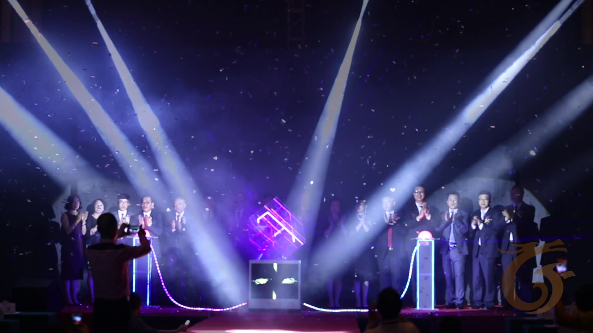 南方艺术团发布会魔方启动仪式_哔哩哔哩 (゜-゜)つロ 干杯~-bilibili