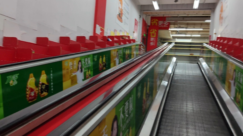 广州万国广场最后的家乐福——电梯