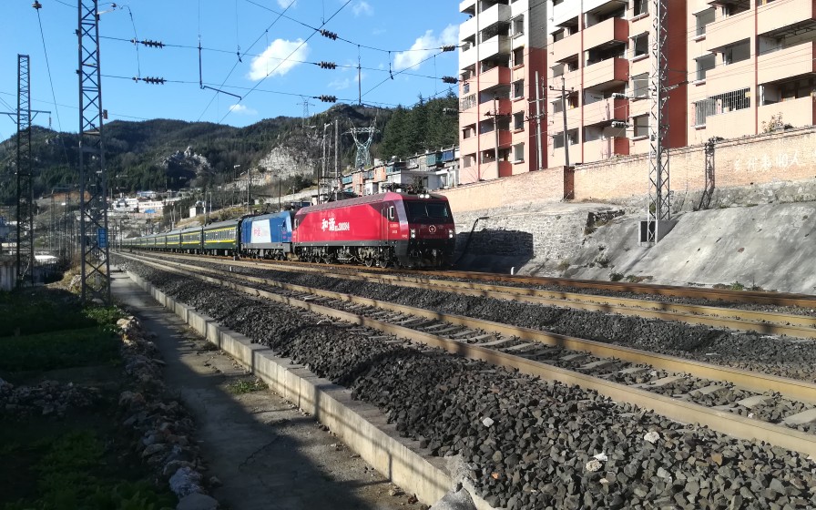 昆线六机务段拍车昆局昆段hxd3d0384hxd3c0482双机牵引k492次昆明济南