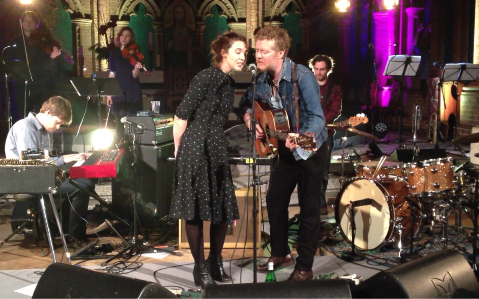 [图]GLEN HANSARD LISA HANNIGAN - falling slowly LIVE APOSTEL PAULUS KIRCHE 13122012