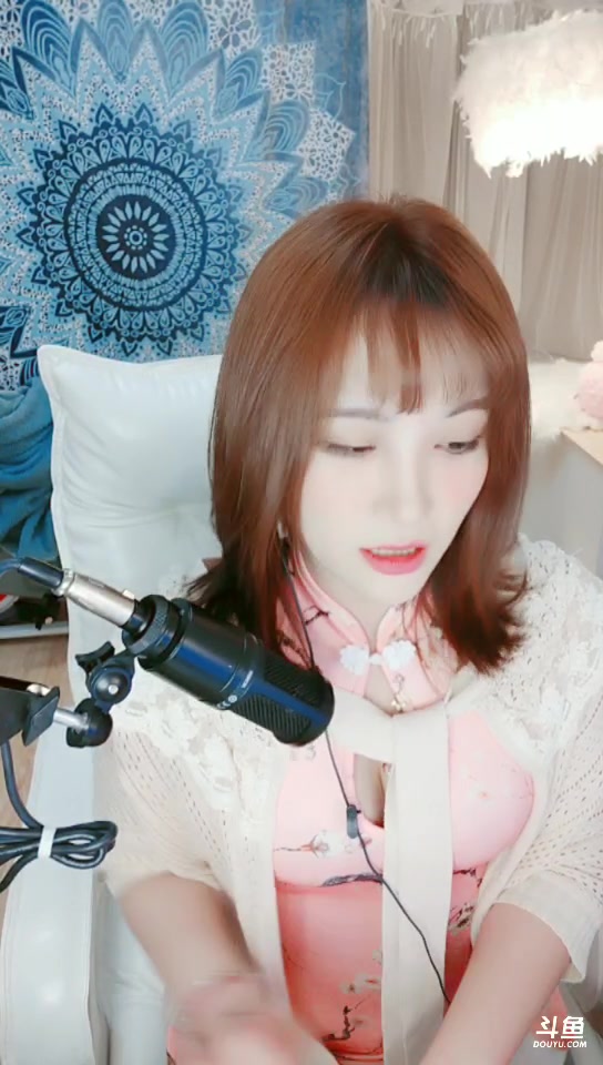 [hd].[林烟effy].[新人旗袍唱歌主播在线翻车].[20191205190912]