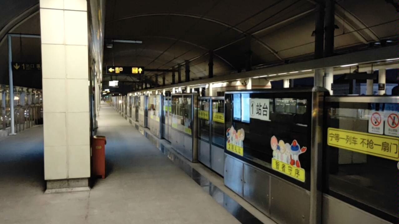 上海地铁富锦路不死八117进站老老八107折返进站