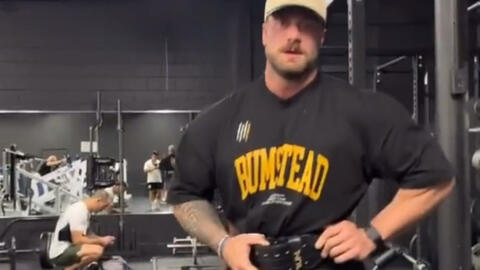 Cbum】奥赛古典三冠王克里斯最新训练视频315磅划船依旧丝滑_哔哩哔哩_