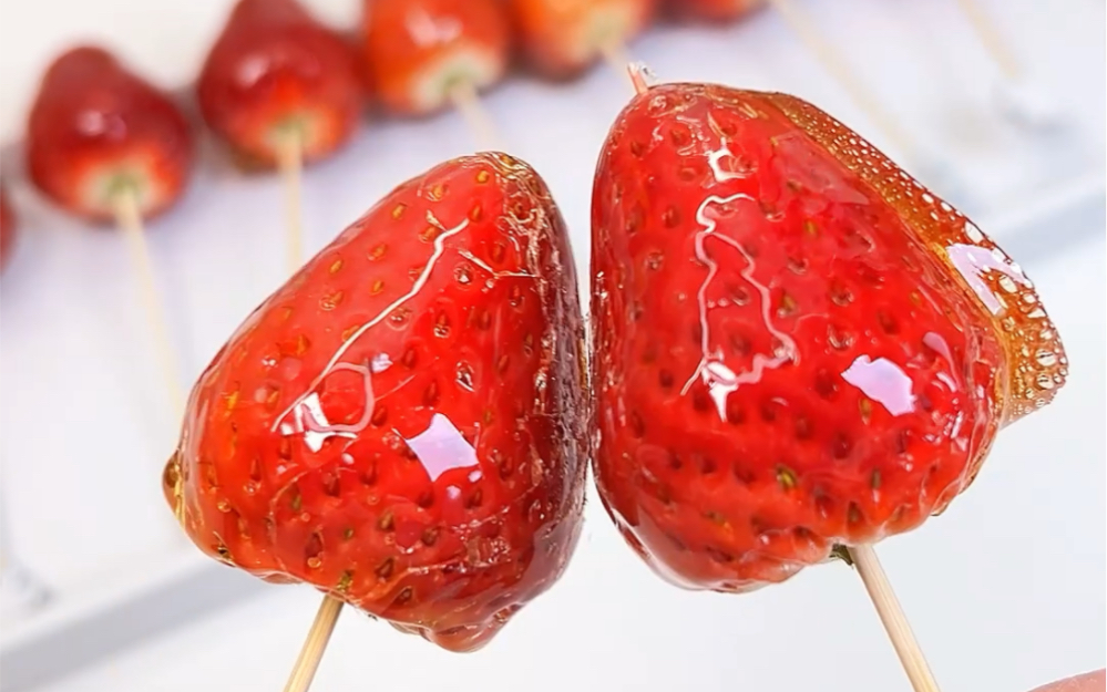 草莓冰糖葫芦图片高清图片
