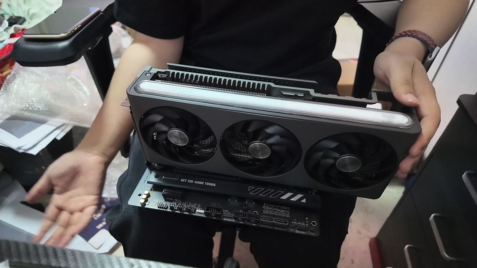 蓝宝石显卡个人送保换良品回来的显卡怎么样?蓝宝石7900XTX超白金良品更换开箱 另外展示一下3槽卡在ATX主板上的遮挡有多严重