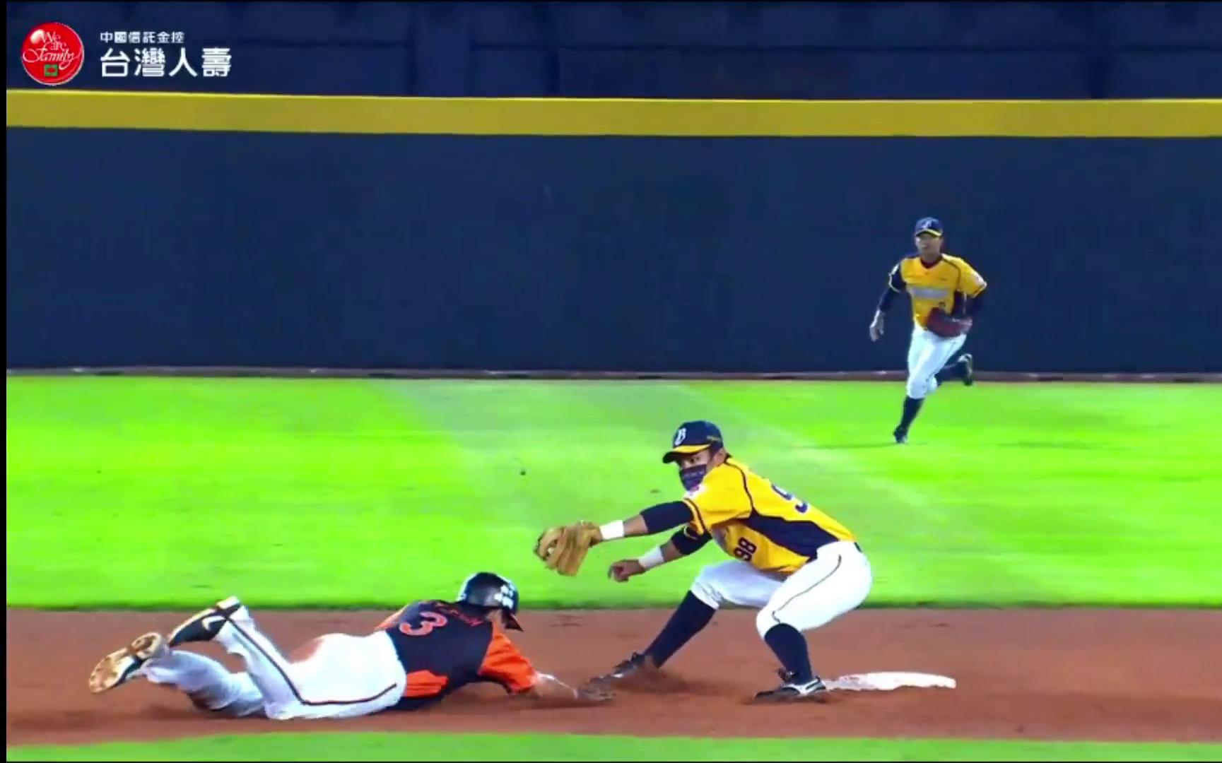 施冠宇离垒太远 高宇杰牵制阻杀