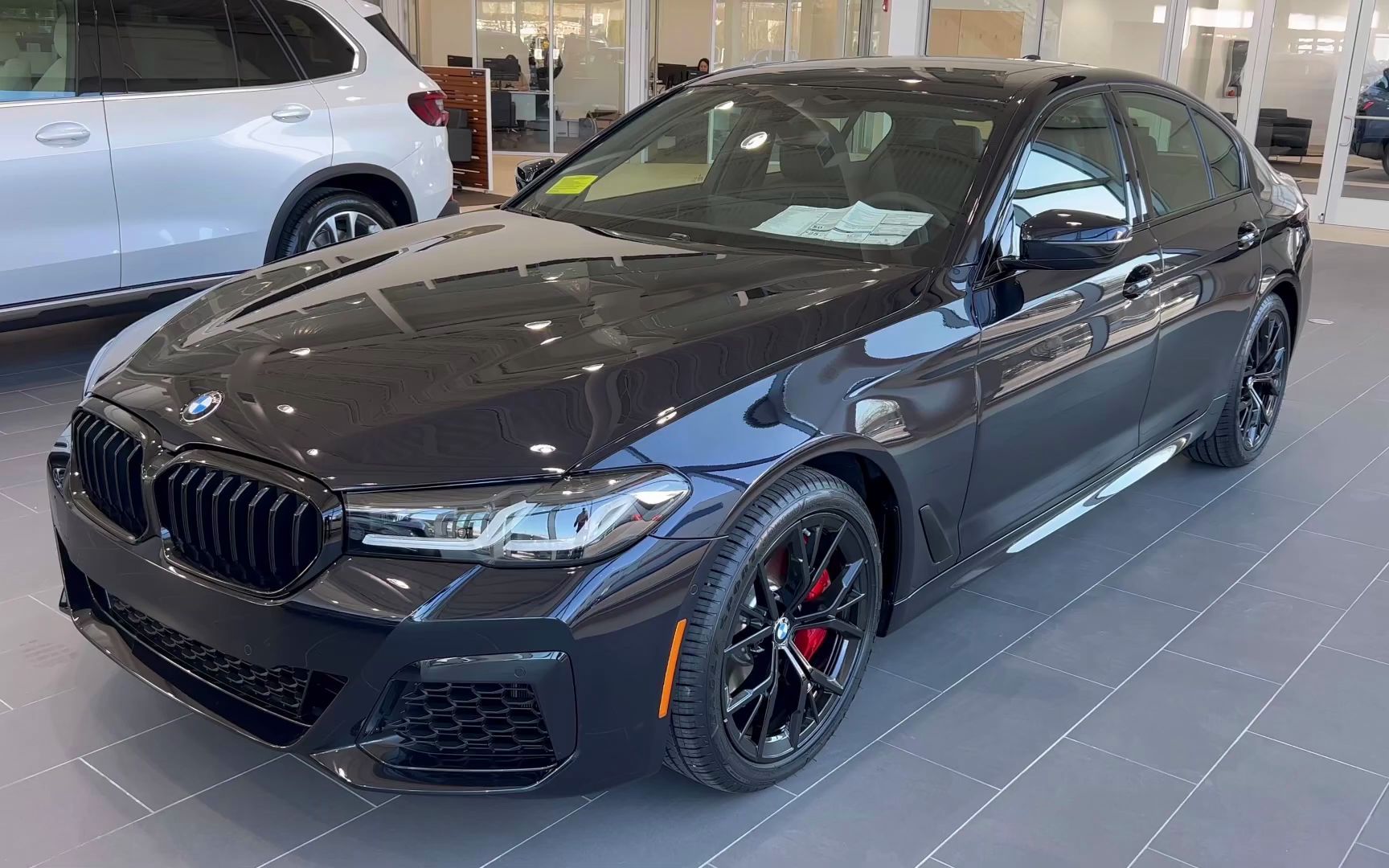 2022款宝马540i 炭黑 xdrive入库实拍,看到外观内饰,给个不心动理由