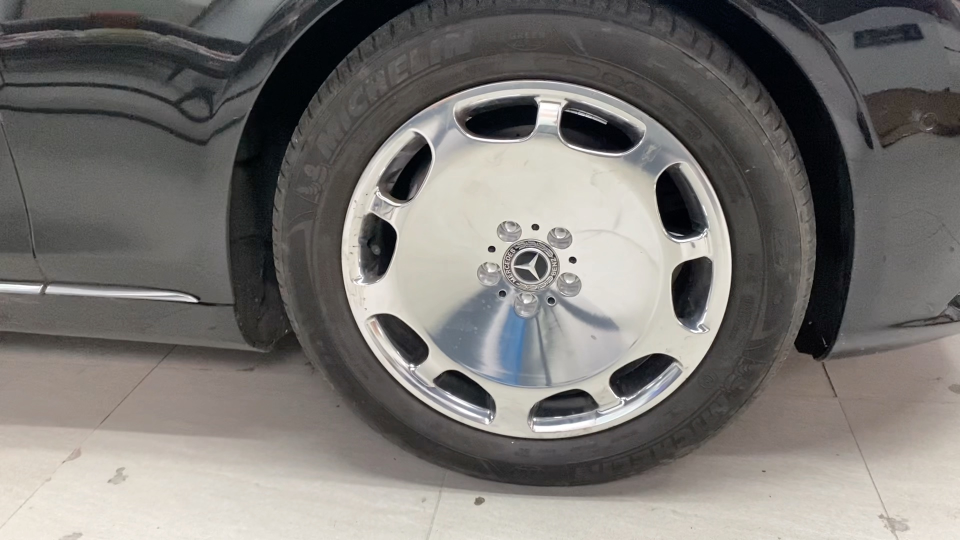 w222款奔驰s升级锻造大饼轮毂,四门无钥匙进入,大气上档次!