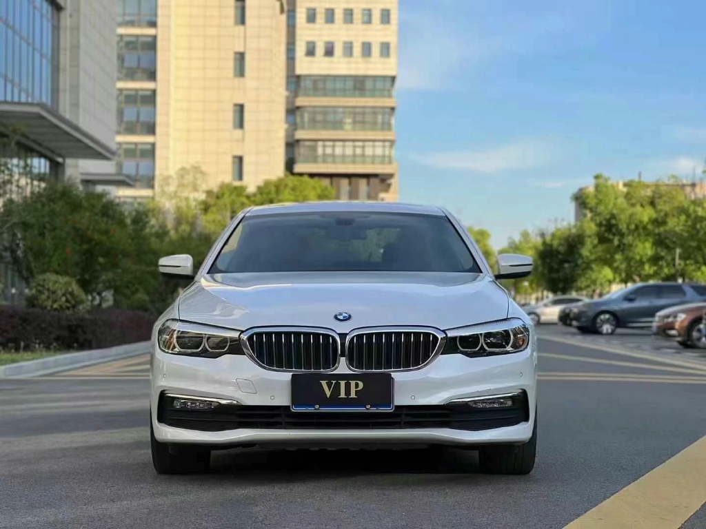 宝马3系16款2016年5月 9万 2.