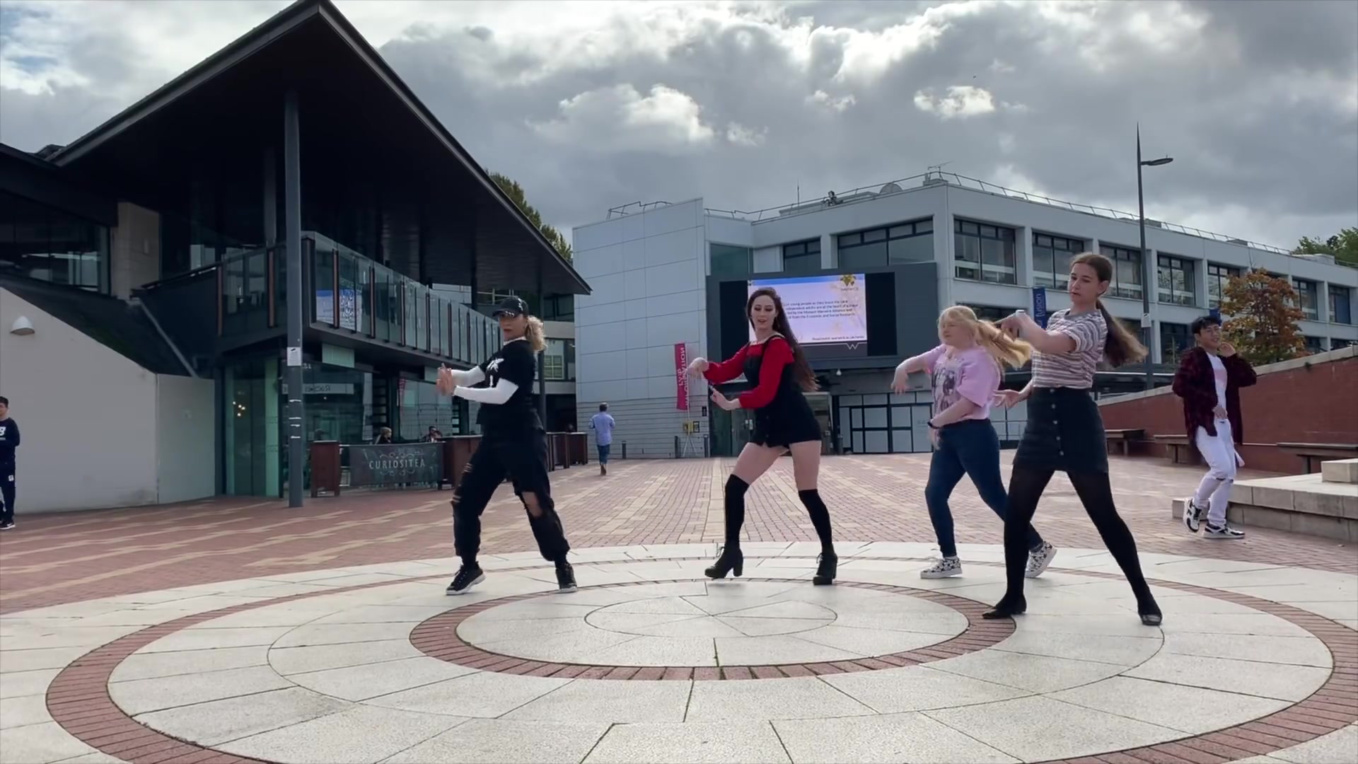 【随机舞蹈】kpop随机舞蹈在华威大学 kpop random play dance at the