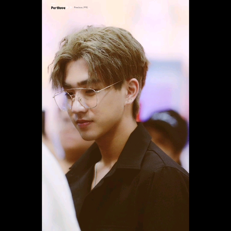 超喜欢戴眼镜的泡芙 有种禁欲的美