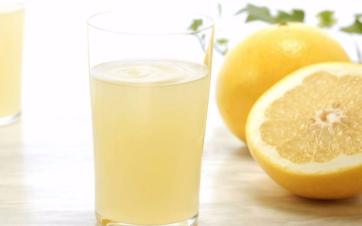 柚子汁的功效与作用(柚子汁的好处:丰富的维生素c和抗氧化剂)
