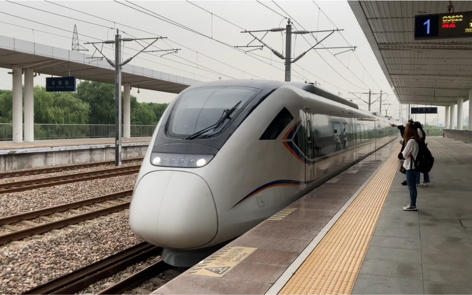 金山铁路crh6f新车进入车墩站