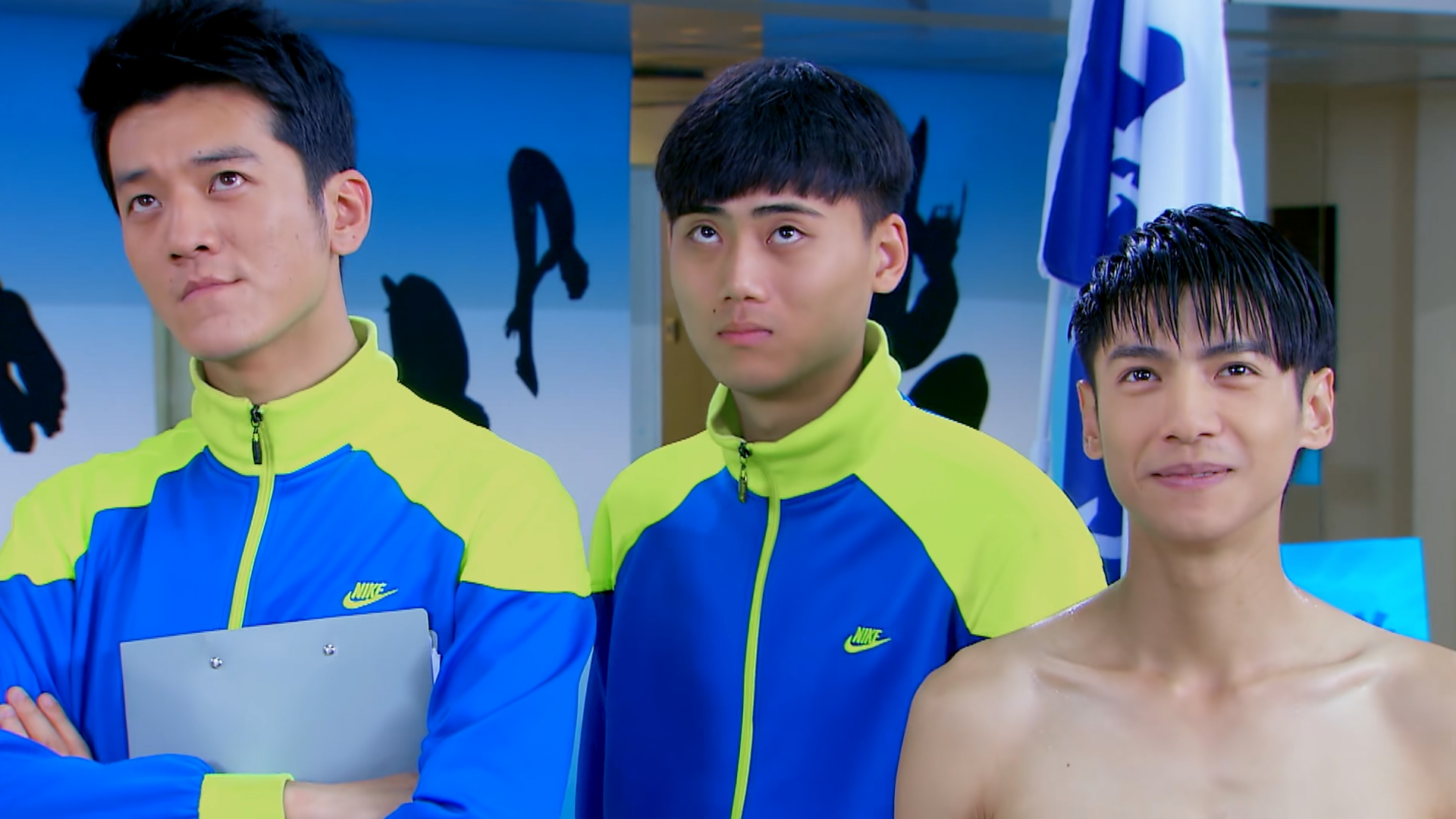 男子在跳台上故意磨磨蹭蹭的,他究竟有何目的