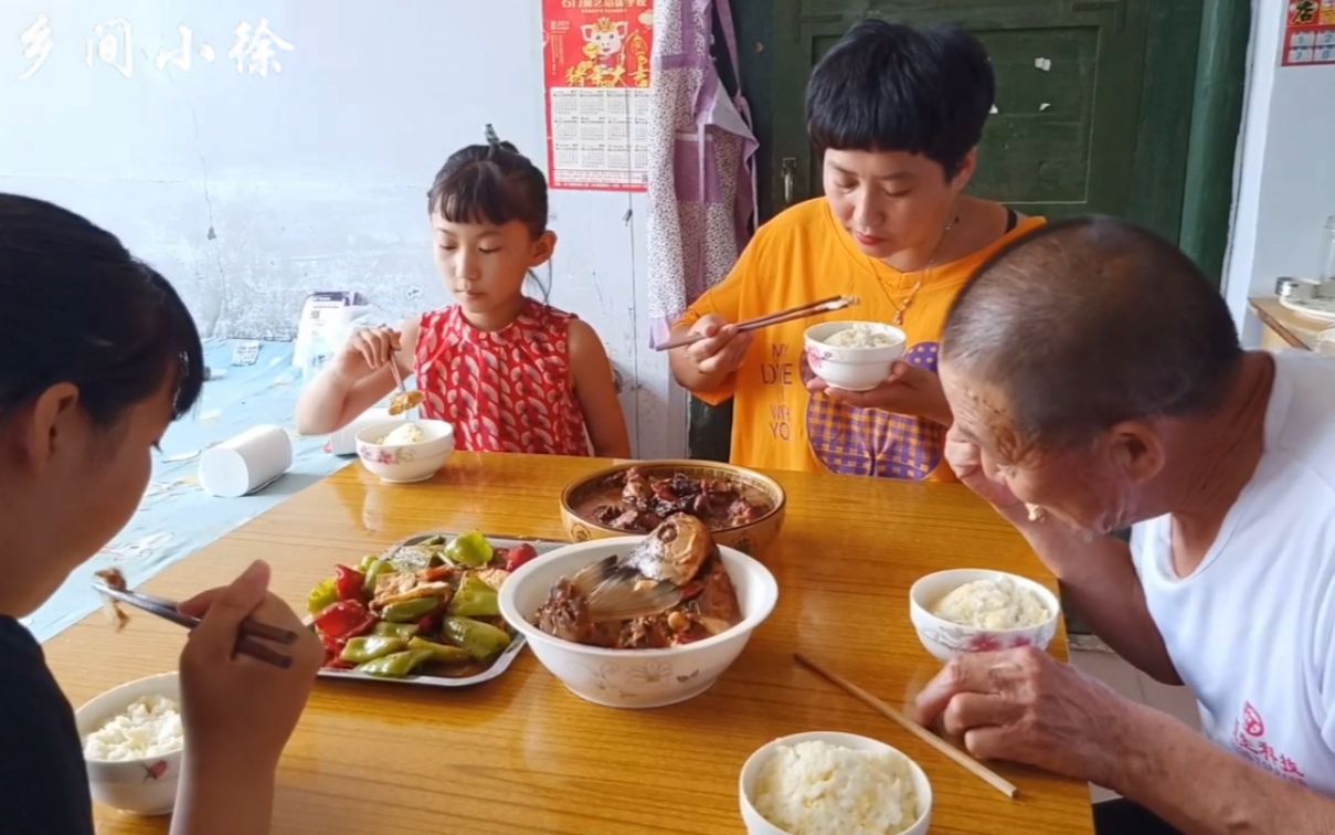 青椒加鸡蛋最近火了这做法第一次见上桌就抢光