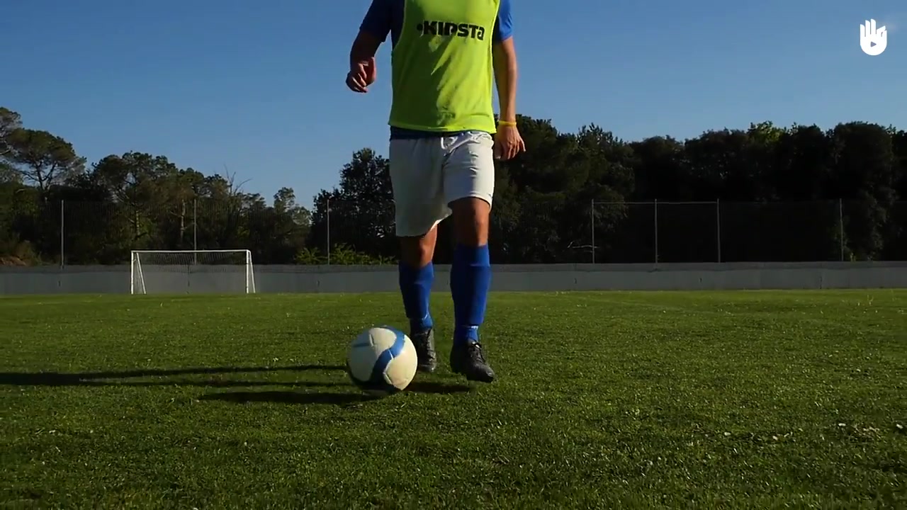 如何盘带(盘球带球) | 足球教程|隔日更新