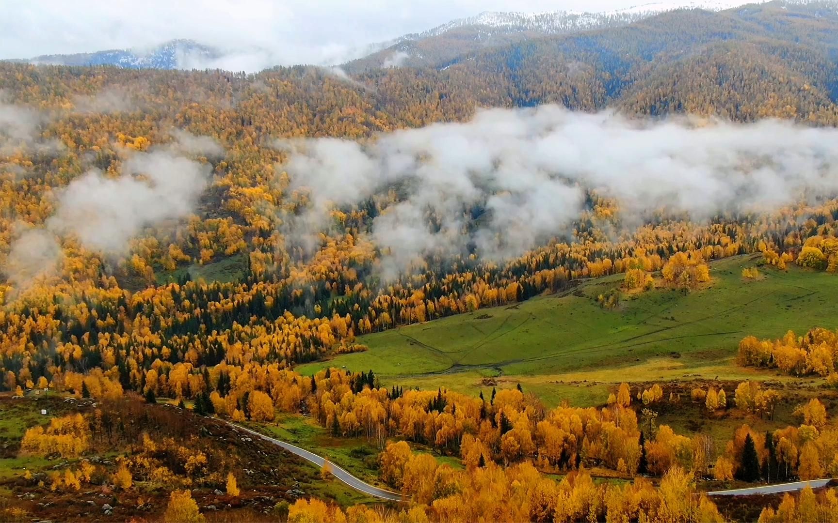 禾木村的秋天,是最佳观赏时节,如画的美景被游客称为神的自留地