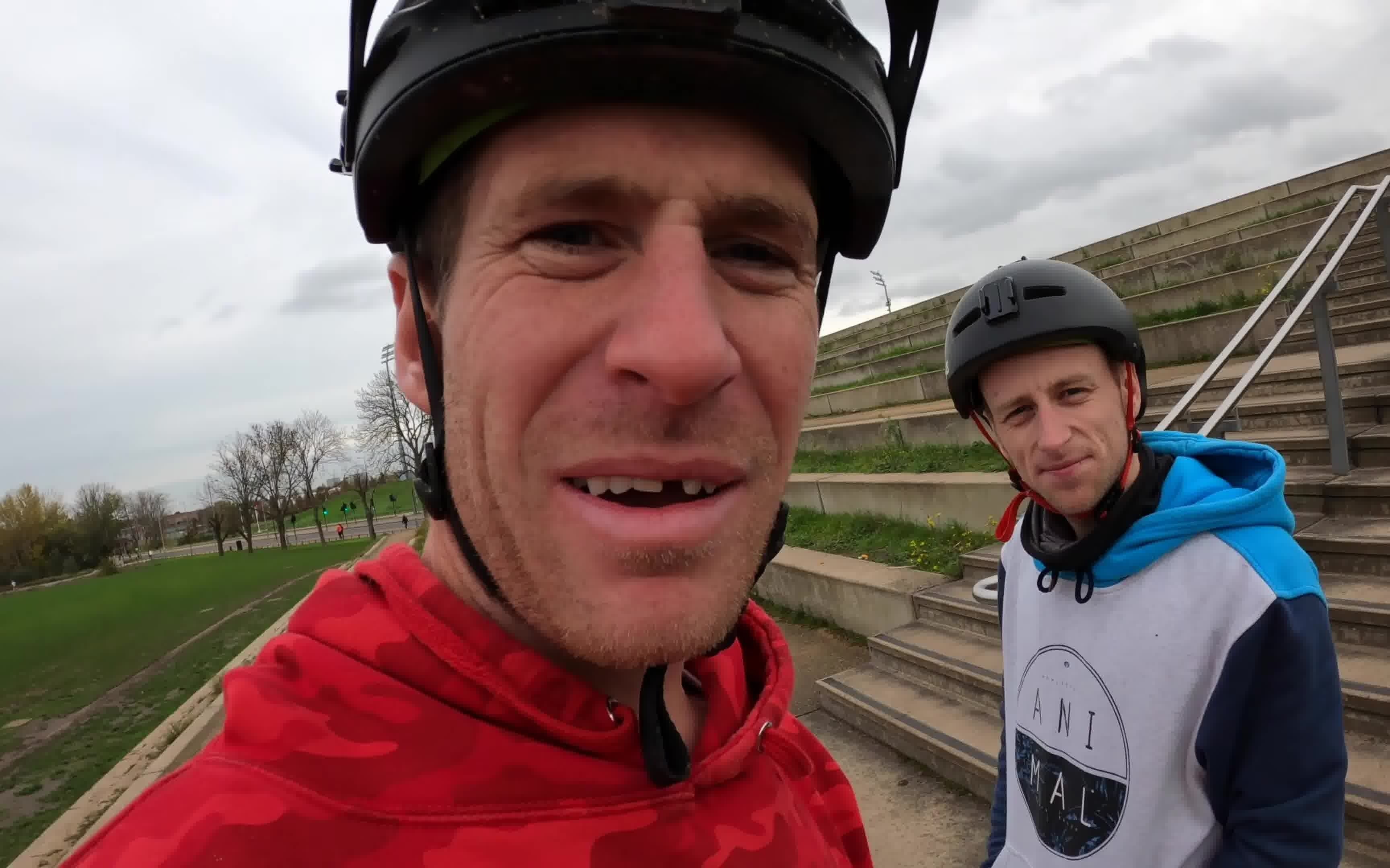 缺牙哥:伦敦市郊的fr自由骑,刷楼梯很过瘾!