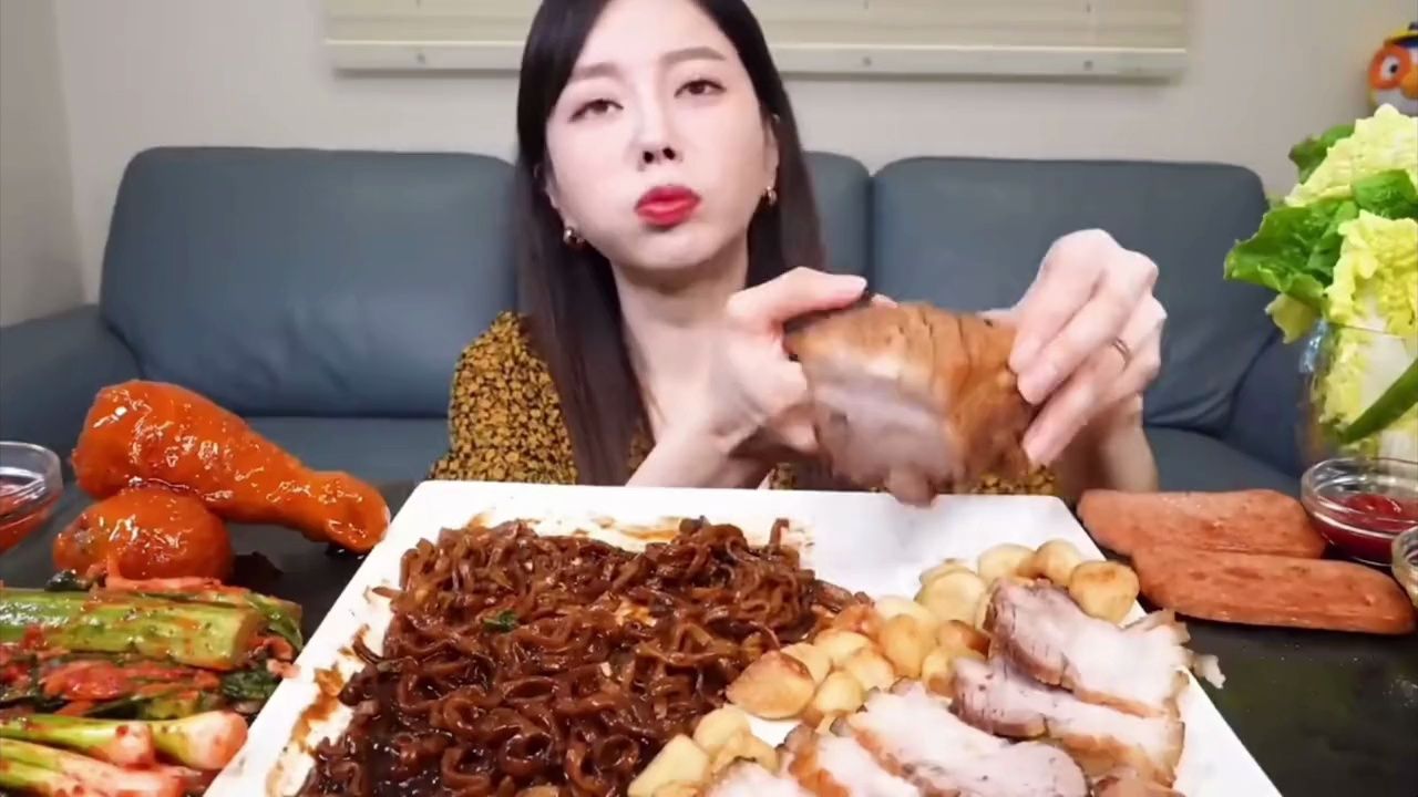 韩国吃货主播 深夜放毒系列之让你饿的睡不着