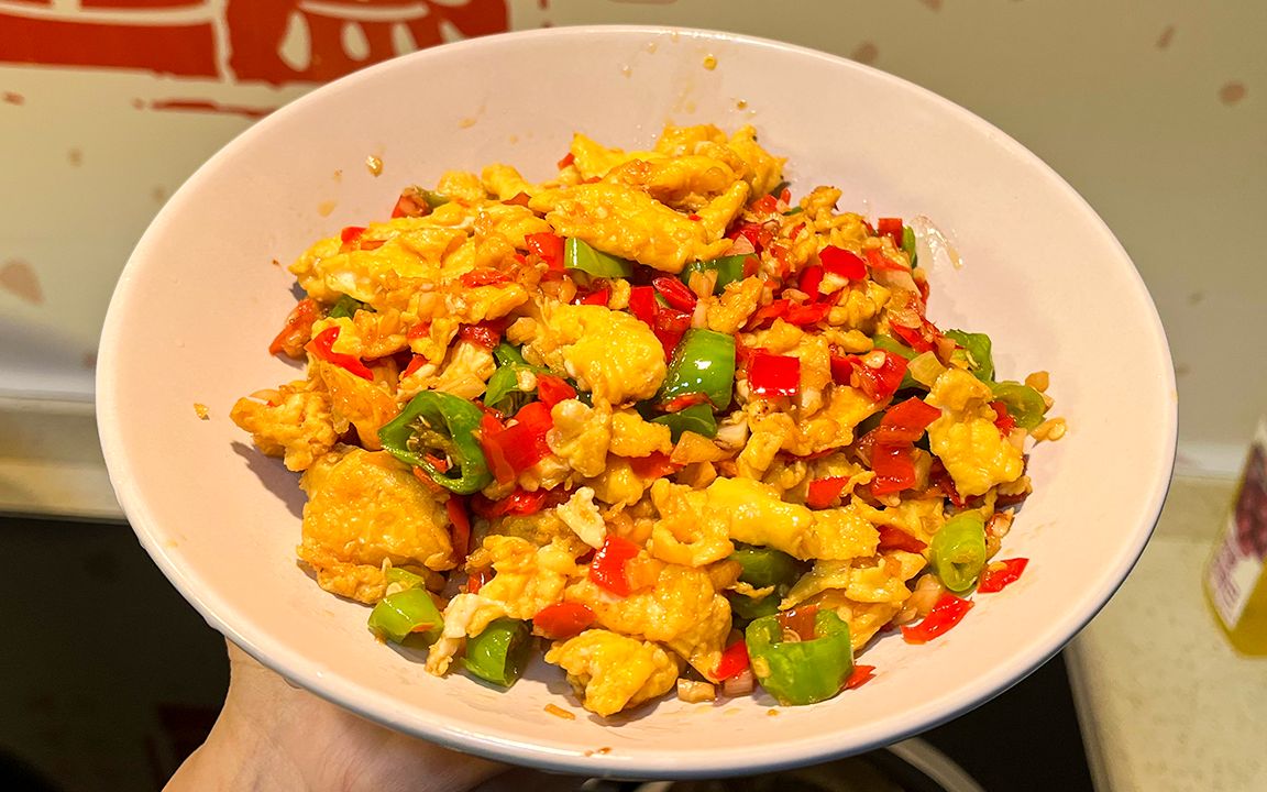 咸鲜香辣的家庭版剁椒炒蛋,简单易学!