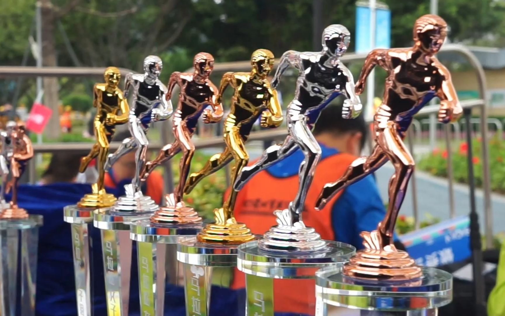 2022宝安马拉松举行颁奖仪式!