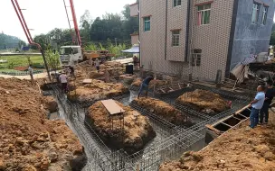 Tải video: 实拍广东农村自建房，110方地基混凝土用了74立方，这成本有点大