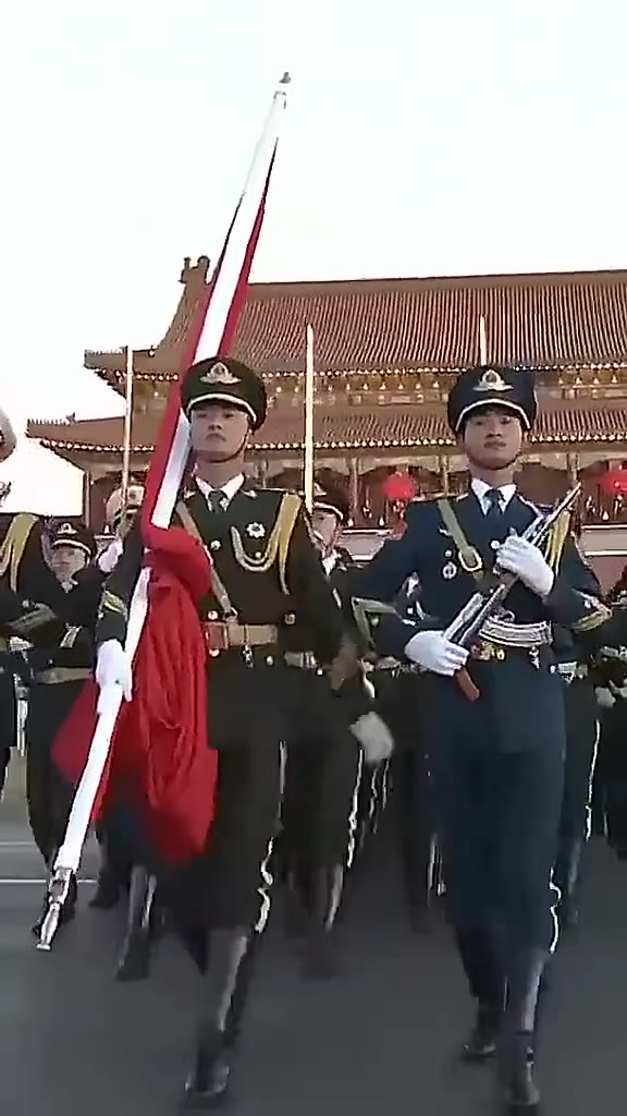 三军仪仗队太帅气了果然帅气的帅哥都上交国家了清晨第一个赞请给中国
