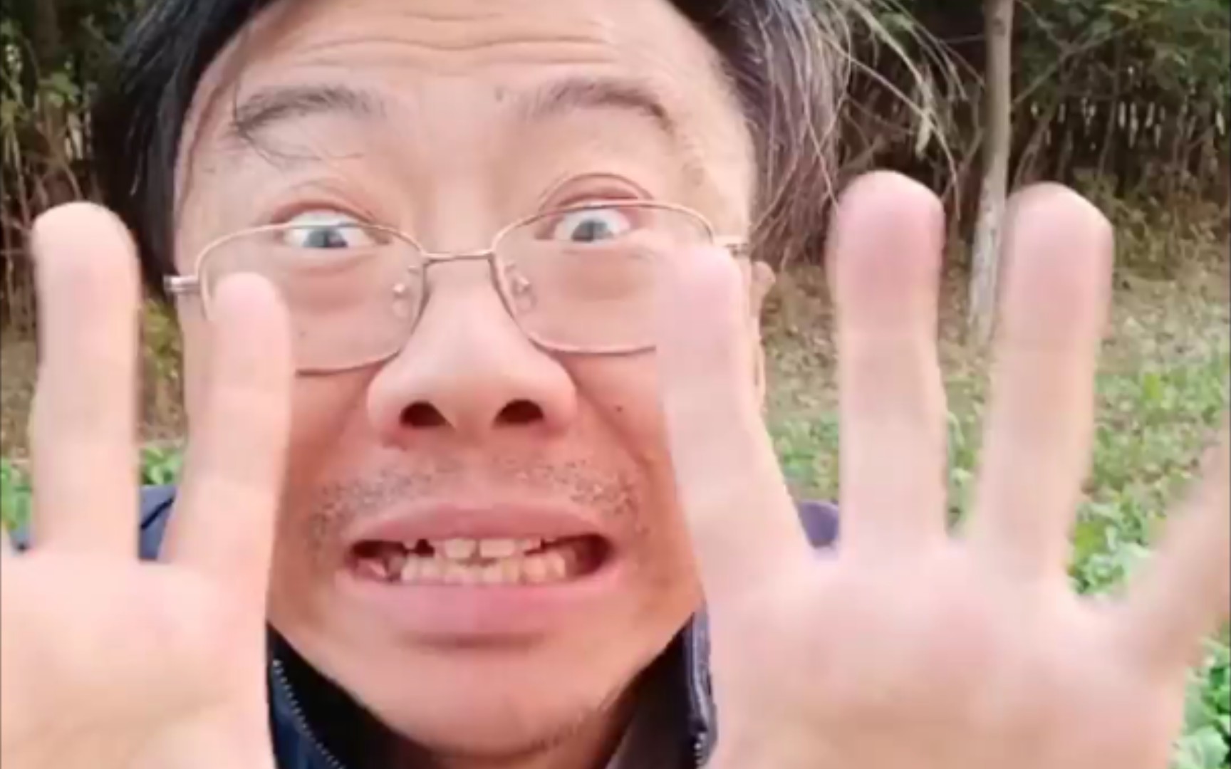 孙校长破产后只能变魔术为生泪目