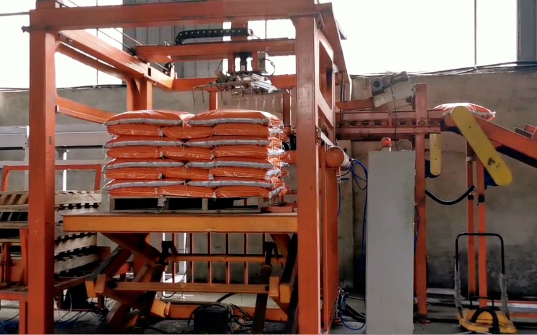 菌肥自动包装码垛机 肥料自动包装码垛系统使用